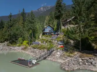 Off-Grid Solar Retreat on Lillooet Lake
