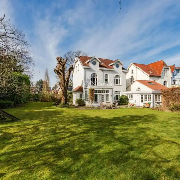 EXCEPTIONAL PROPERTY IN A GREEN SETTING