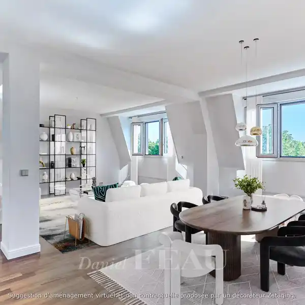 BRIGHT DUAL-ASPECT APARTMENT WITH GARDEN VIEWS