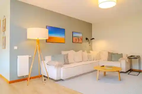 Contemporary Villa Merging Urban Sophistication with Natural Calm