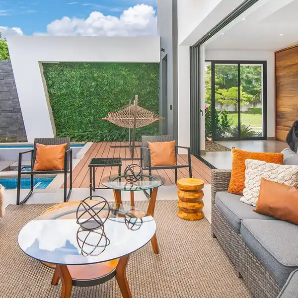GORGEOUS CONTEMPORARY FAMILY HOME