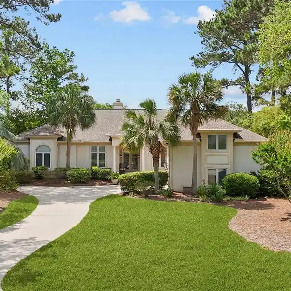 ELEGANT FAIRWAY LIVING WITH OPEN FLOOR PLAN