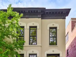 Picture Perfect Lincoln Park Rowhome