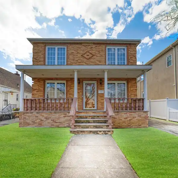 SPACIOUS NEWLY RENOVATED COLONIAL