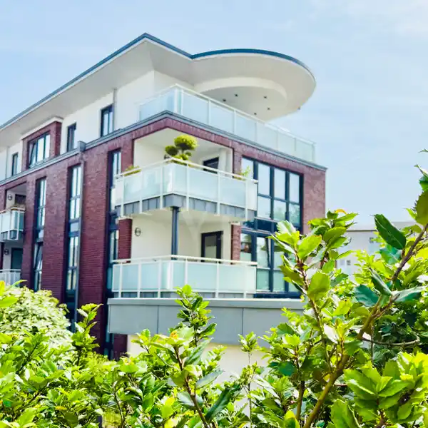 GROUND FLOOR APARTMENT ON ONE LEVEL IN THE HEART OF WESTERLAND