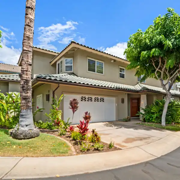 BEAUTIFULLY UPGRADED TOWNHOUSE