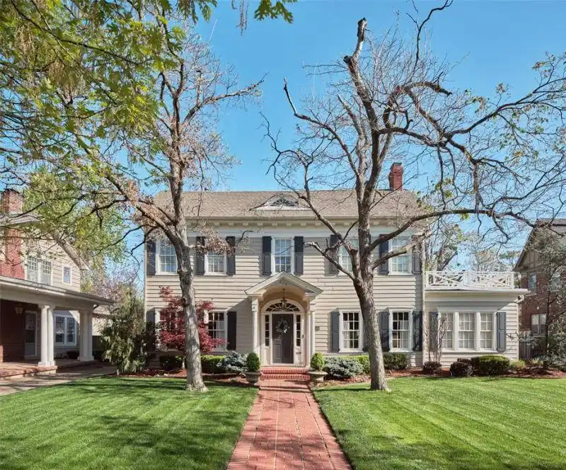 Colonial Treasure in Historic Heritage Hills