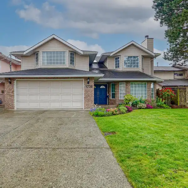 WELL-MAINTAINED HOME IN POPULAR SAUNDERS