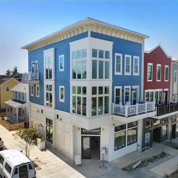 UNIQUE PACIFIC LANDING TOWNHOME