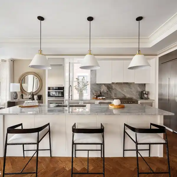 HERRINGBONE WHITE OAK FLOORS THROUGHOUT