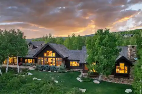 Elegant Mountain Residence with Breathtaking Views