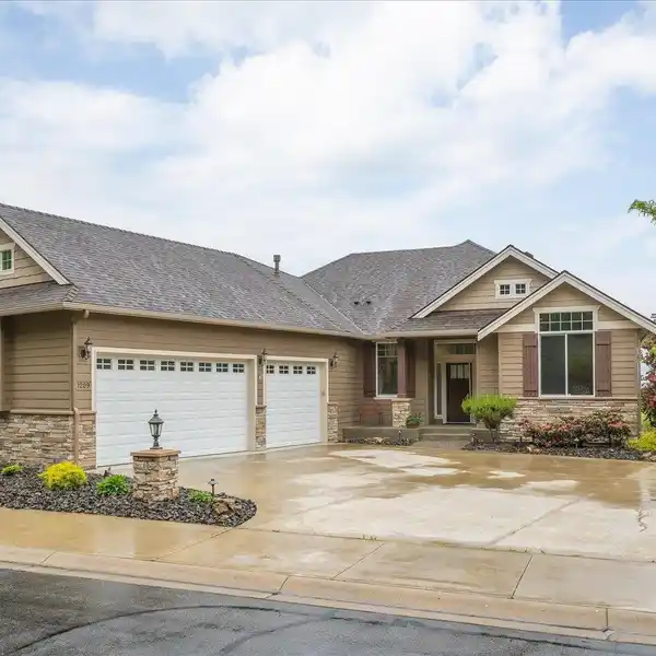 MEADOWWOOD ESTATES STUNNER WITH VIEWS