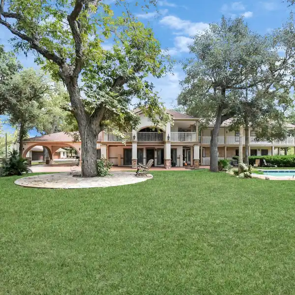 EXCEPTIONAL PROPERTY IN BROOKSHIRE