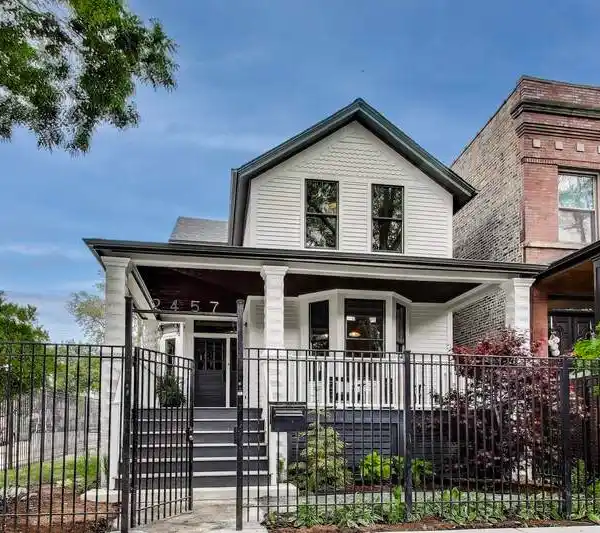 TIMELESS FARMHOUSE WITH LUXURY FINISHES