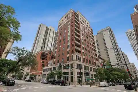 Light-filled Condo with Terrace and Balcony