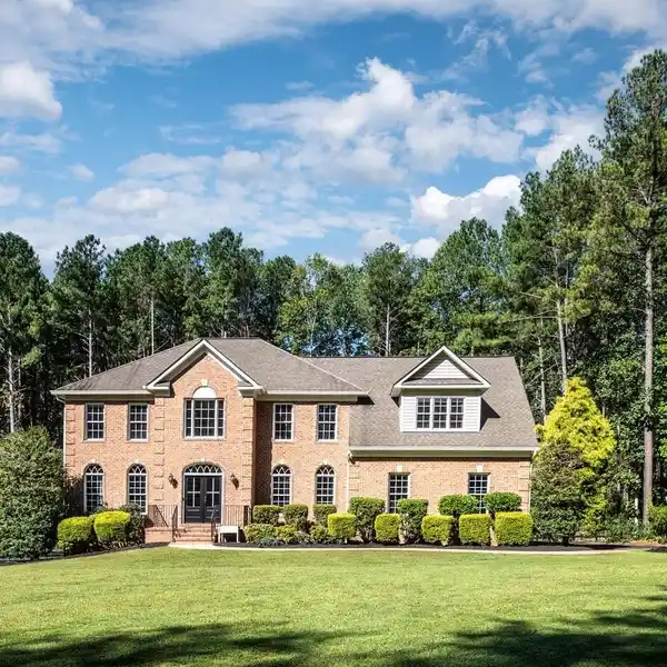 ELEGANT COLONIAL ON 4.5-ACRE PRIVATE OASIS
