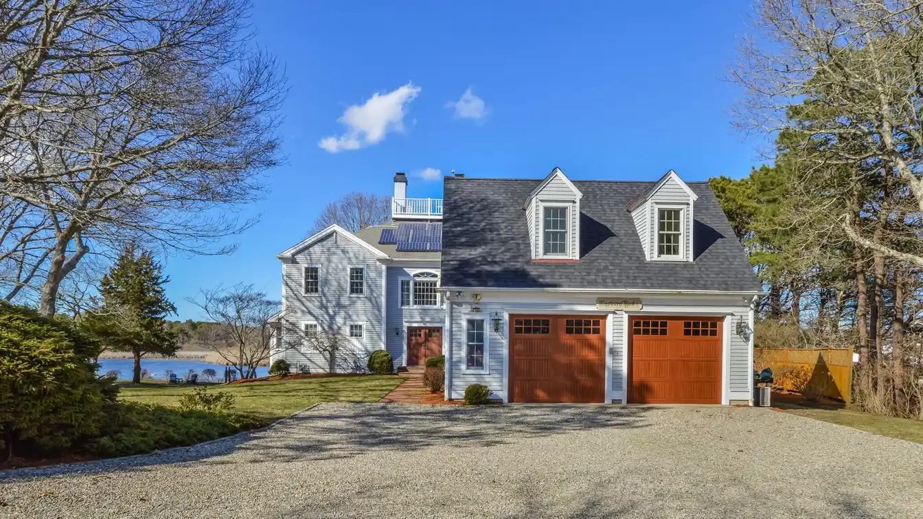 Contemporary Colonial on Snows Creek