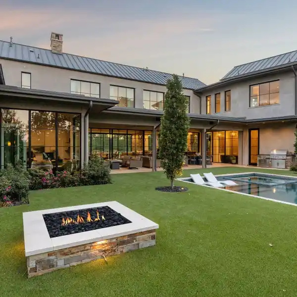 CONTEMPORARY MASTERPIECE IN PRESTIGIOUS QUAIL HOLLOW