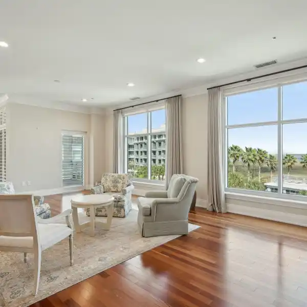 BEAUTIFUL PROPERTY AT TIDES 3