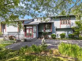 Remarkable Bi-Level Home