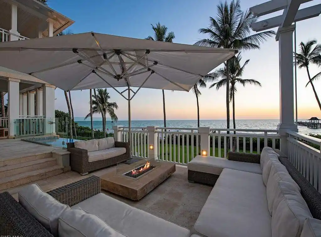 Sophisticated Stofft Cooney Designed Beachfront Residence