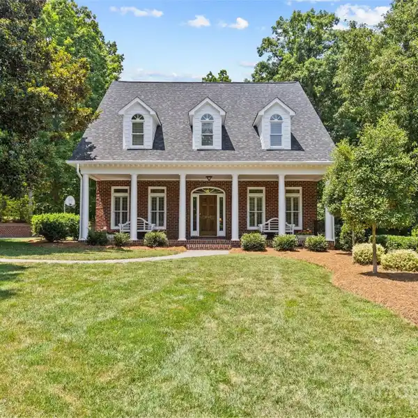 CAPTIVATING CUSTOM HOME ON A QUIET CUL-DE-SAC