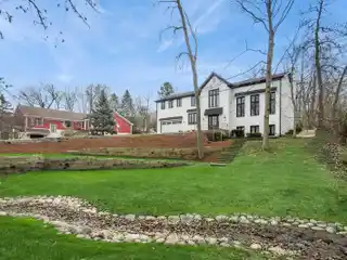 Move-in Ready Home in Fullersburg Woods