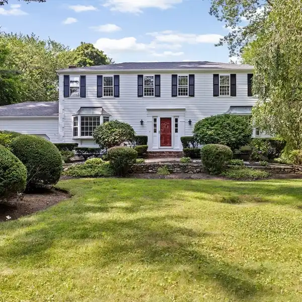 LOVELY CLASSIC COLONIAL