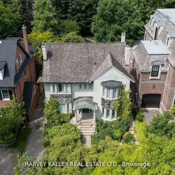 EXQUISITE HOME IN PREMIER LOCATION