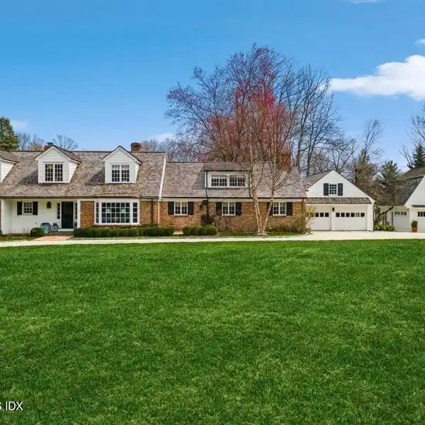 IDYLLIC COUNTRY OASIS SET ON OVER 4 LUSH ACRES