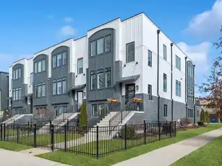 Luxury Townhome in Downtown Elmhurst