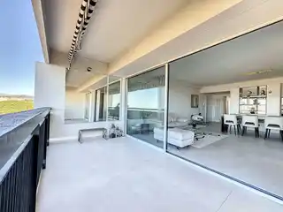 Three-Bedroom Apartment with Wonderful Panoramic Sea Views