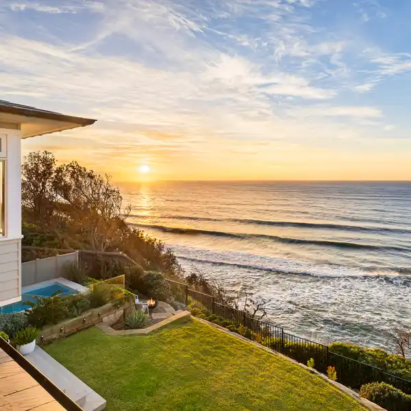 BESPOKE BEACHSIDE RESIDENCE