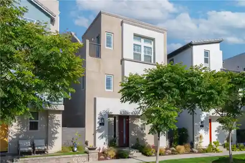 Upgraded Lake View Home in Rienda