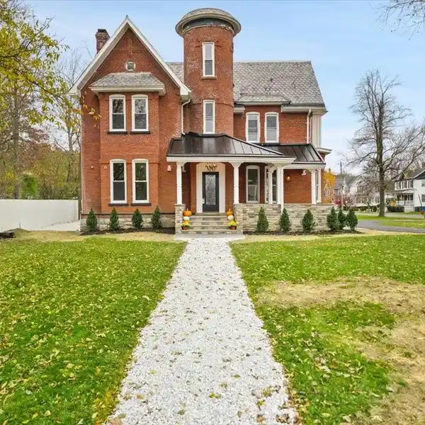 PRISTINE NEW HOME BEHIND A TIMELESS VICTORIAN FACADE