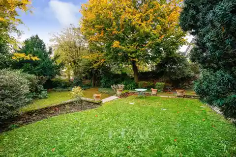 Charming Millstone-built Property in a Green Setting