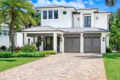 The Ultimate Naples Lifestyle