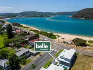 Contemporary Home in Prime Beachfront Setting