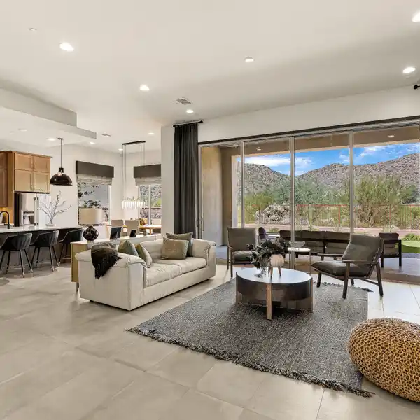 GOLFSIDE BRILLIANCE WITH DESIGNER TOUCHES