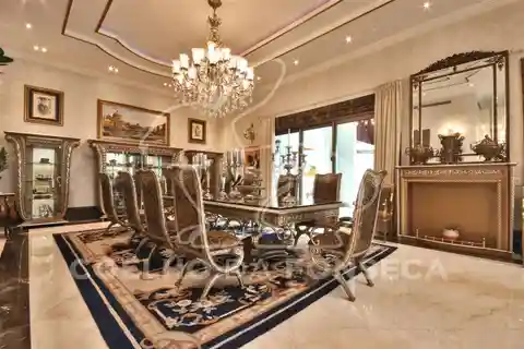 Incomparable High-End Property