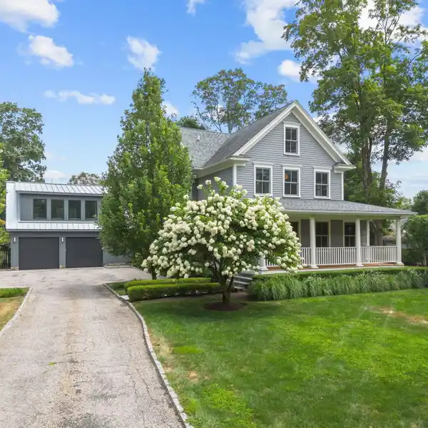 TIMELESS 1900S ESTATE WITH CONTEMPORARY UPGRADES