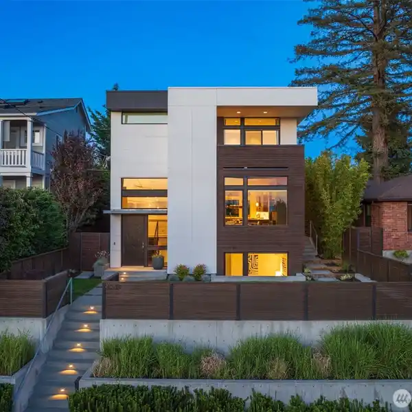 SOPHISTICATED CUSTOM CONTEMPORARY HOME
