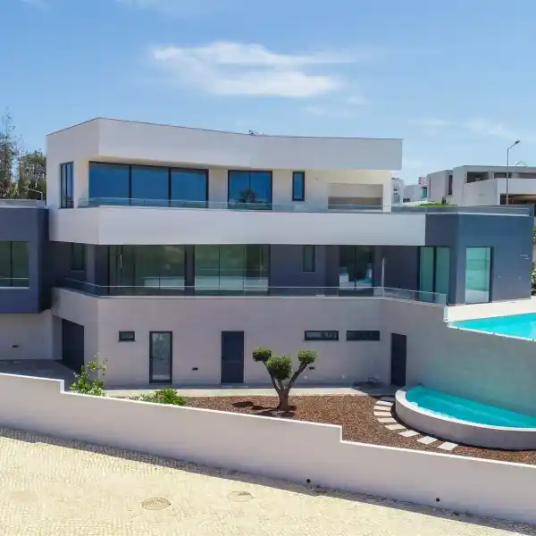 CONTEMPORARY SEA-VIEW VILLA