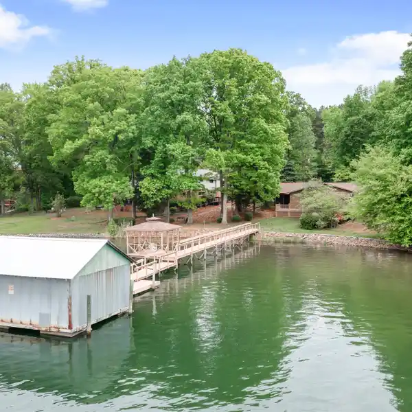 LAKE HOME WITH CHARACTER
