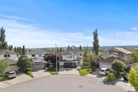 Designer Renovation in Quiet Cul-de-sac