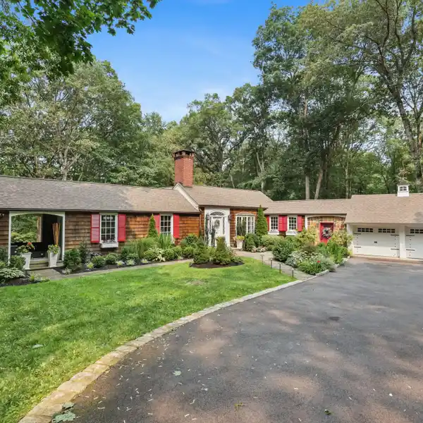 EXPANDED RANCH IN DESIRABLE DEEPWOOD NEIGHBORHOOD OF CHAPPAQUA