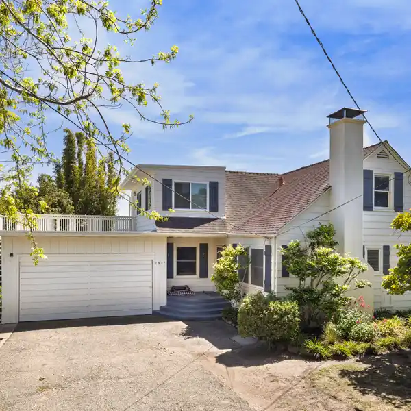 CLASSIC HOME ON SANTA BARBARA'S SOUGHT-AFTER MESA