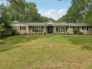 Stunning Home in Exclusive Fort Salonga