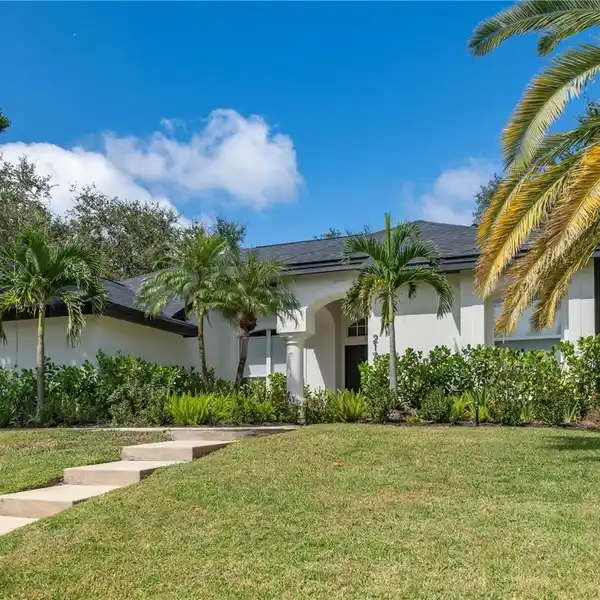 FULLY REMODELED LUXURY HOME IN SOUGHT-AFTER SAFETY HARBOR