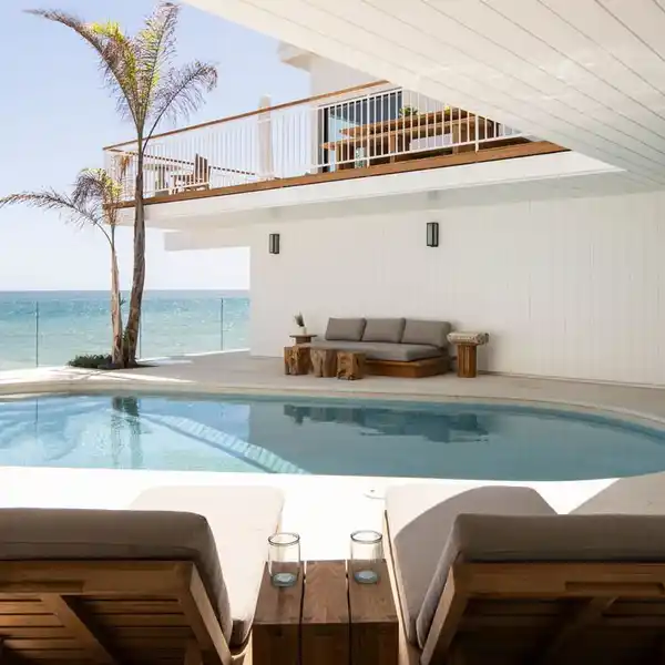 MID-CENTURY GEM ON EXCLUSIVE ESCONDIDO BEACH